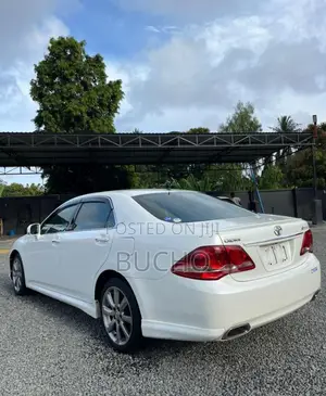 Toyota Crown 2010 White