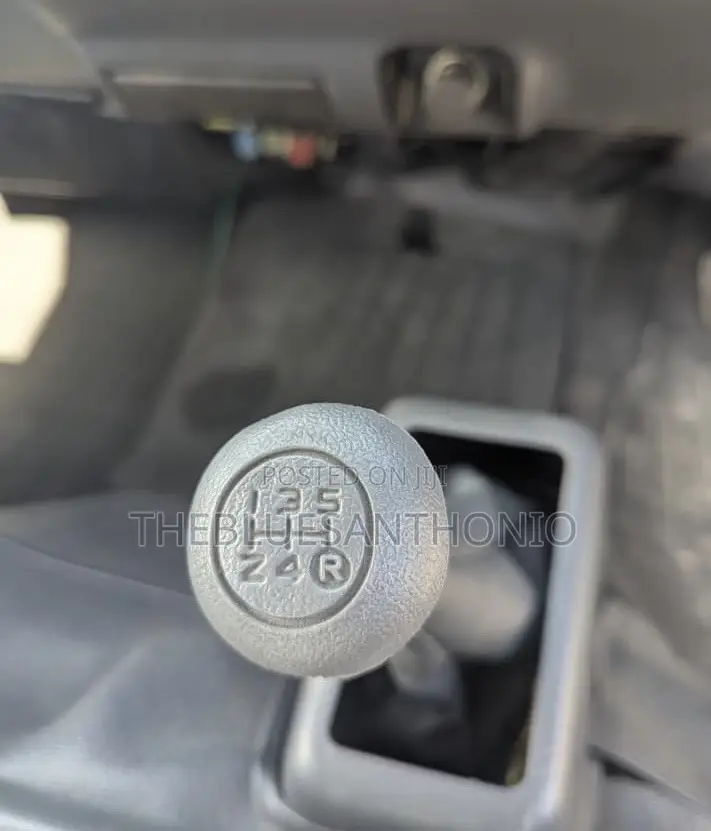 Toyota HiAce 2002 White