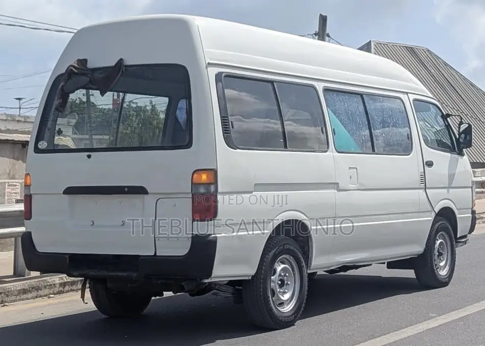 Toyota HiAce 2002 White
