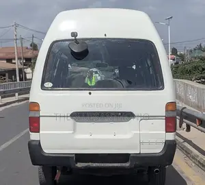 Toyota HiAce 2002 White
