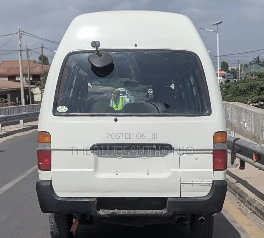 Toyota HiAce 2002 White