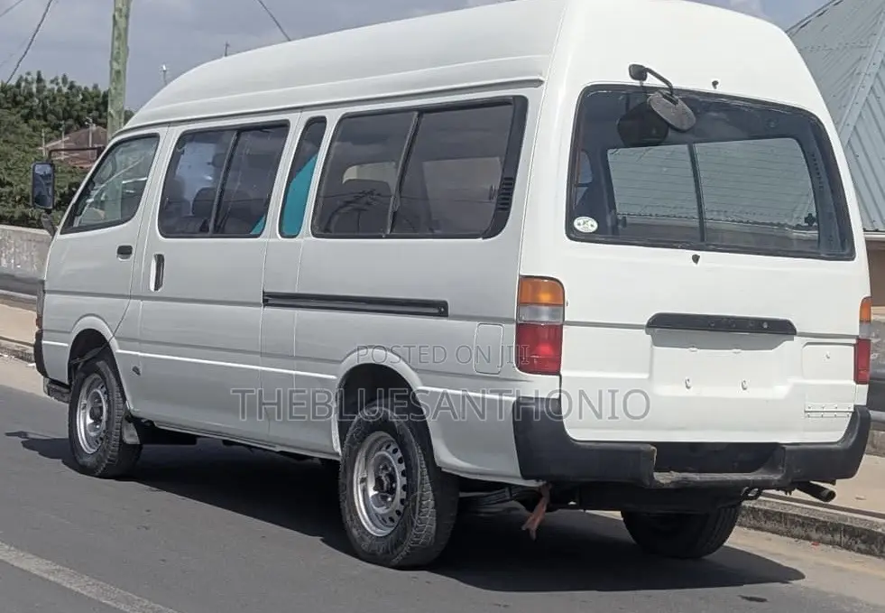 Toyota HiAce 2002 White