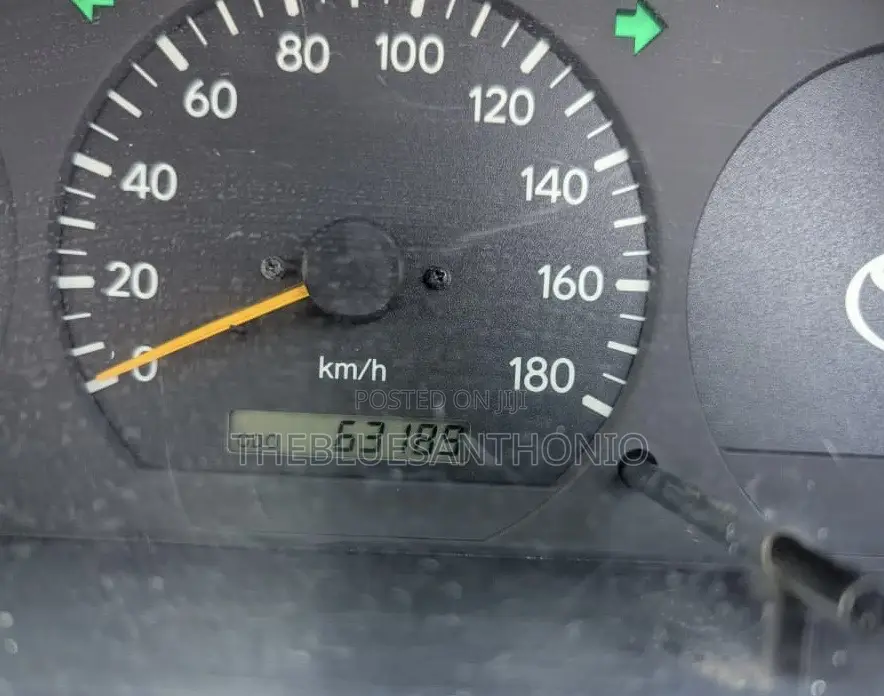 Toyota HiAce 2002 White