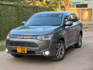 Mitsubishi Outlander 2013 Silver