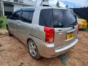 Toyota Raum 2004 Beige
