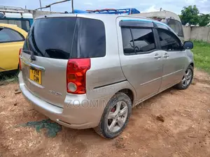Toyota Raum 2004 Beige