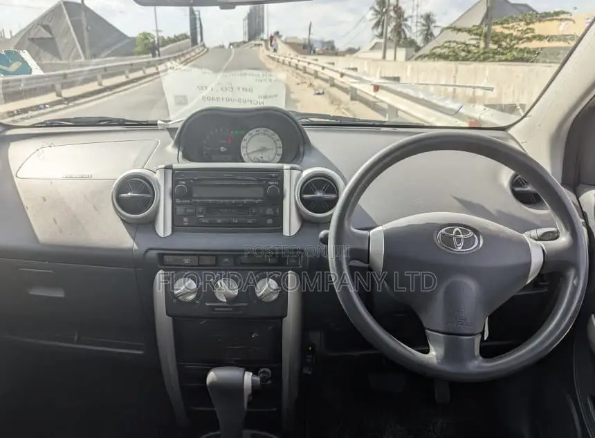 Toyota IST 2003 White