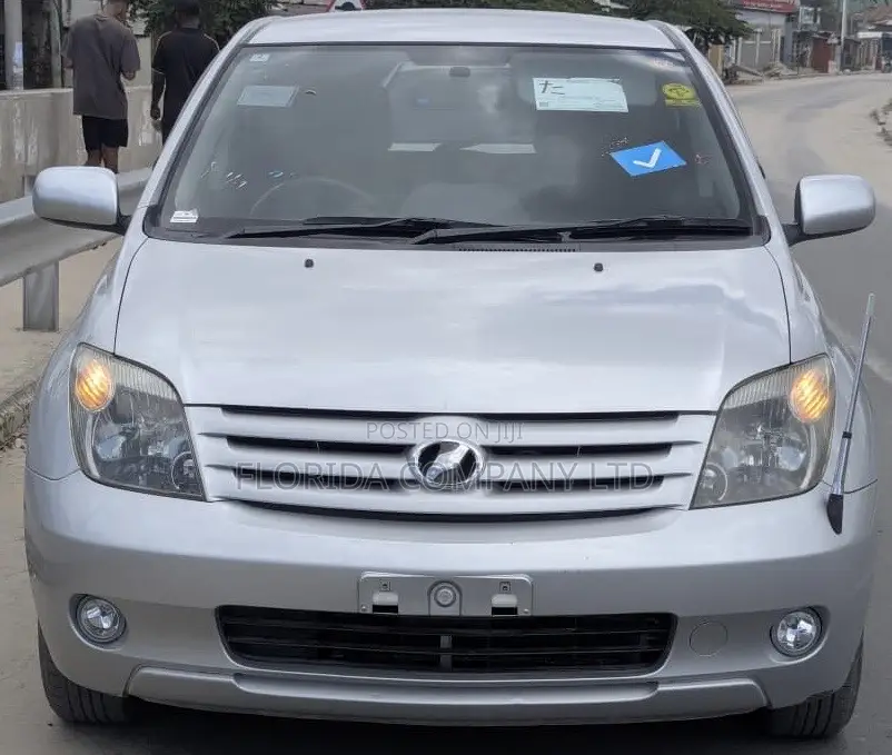 Toyota IST 2005 Silver