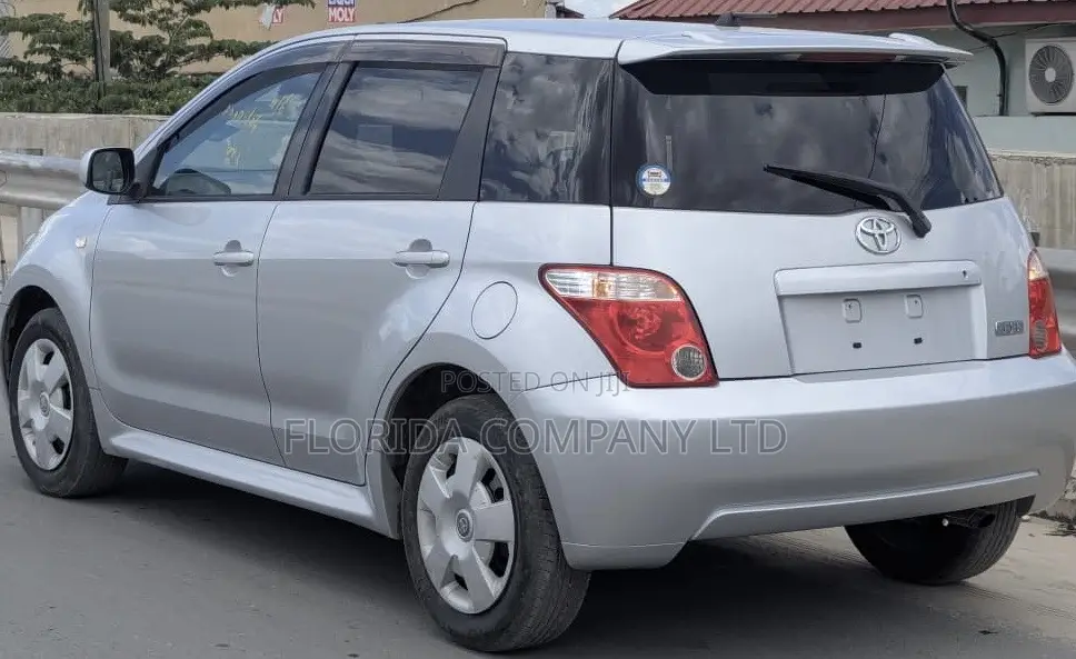 Toyota IST 2005 Silver
