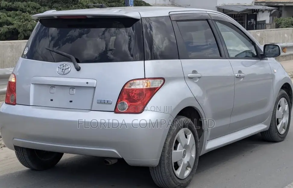 Toyota IST 2005 Silver