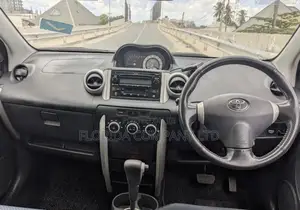 Toyota IST 2005 Silver