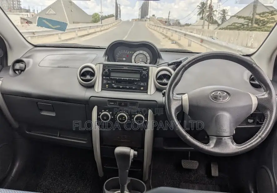 Toyota IST 2005 Silver