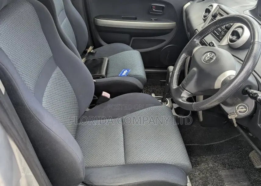Toyota IST 2005 Silver