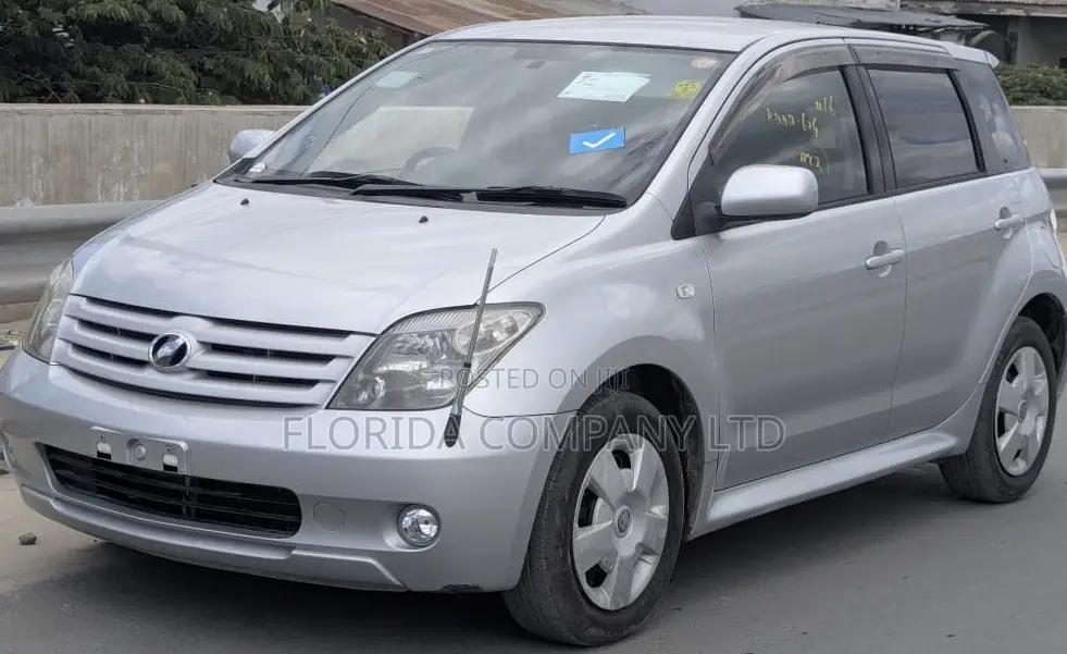 Toyota IST 2005 Silver