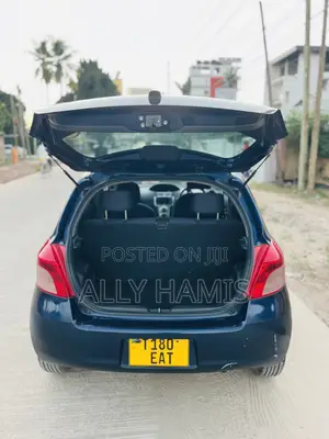Toyota Vitz 1.3 FWD 5dr 2010 Blue