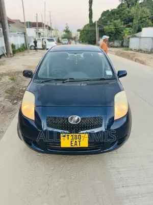 Toyota Vitz 1.3 FWD 5dr 2010 Blue