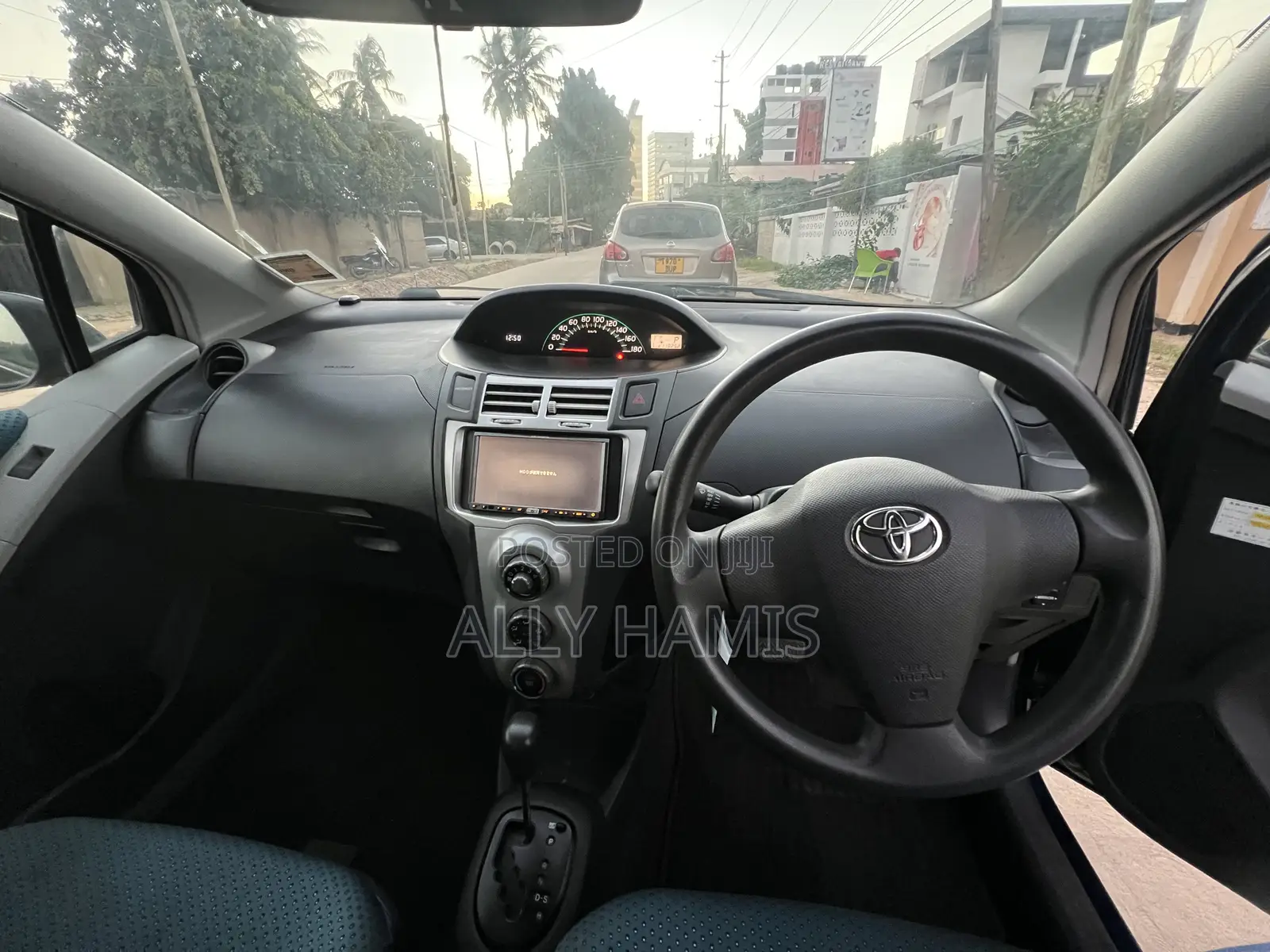 Toyota Vitz 1.3 FWD 5dr 2010 Blue
