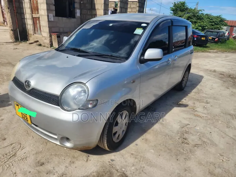 Toyota Sienta 2005 Silver