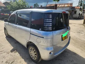 Toyota Sienta 2005 Silver
