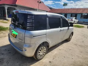 Toyota Sienta 2005 Silver