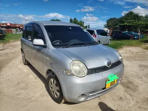 Toyota Sienta 2005 Silver