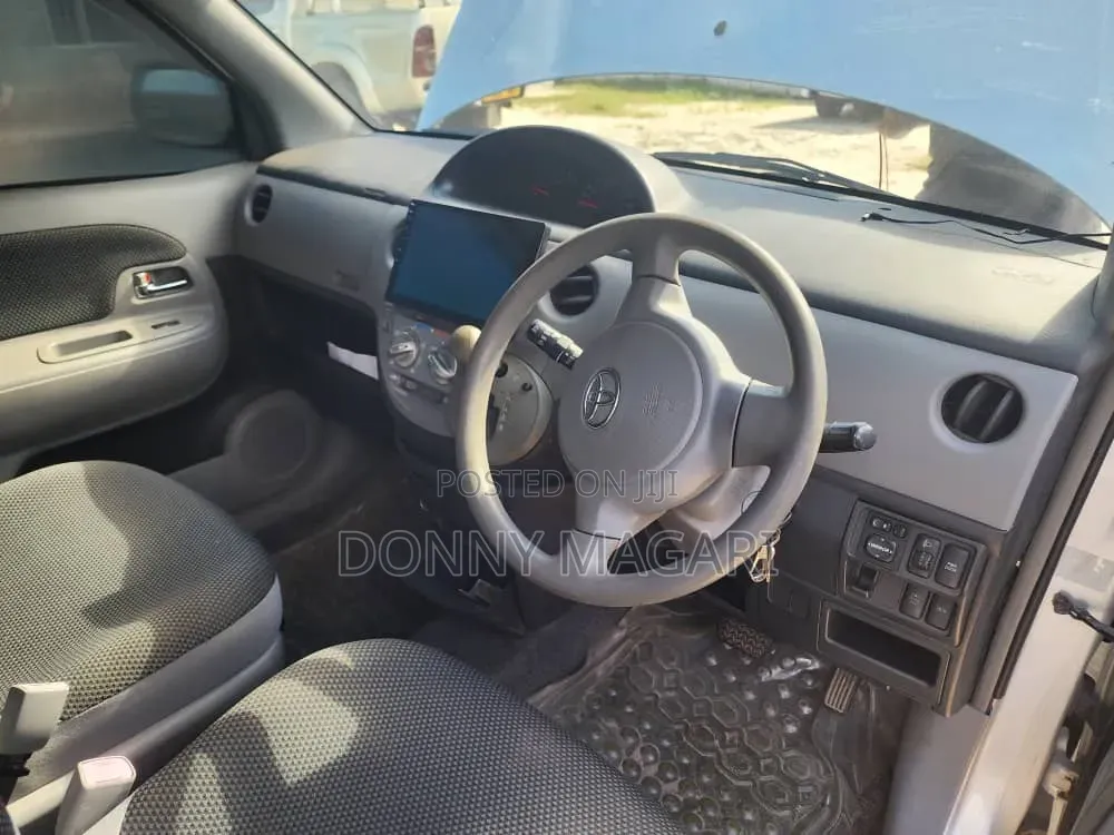 Toyota Sienta 2005 Silver