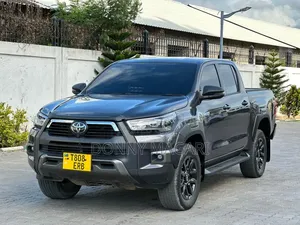 Toyota Hilux 2023 Gray