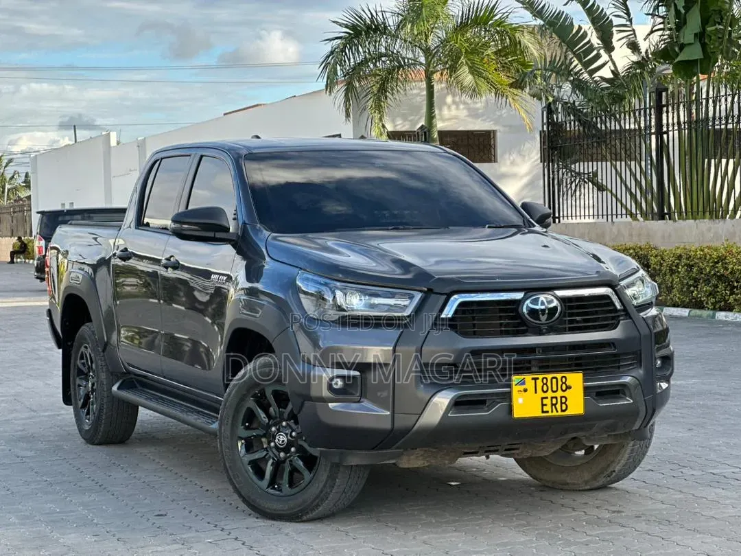 Toyota Hilux 2023 Gray