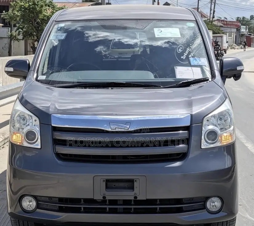 Toyota Noah 2008 Gray
