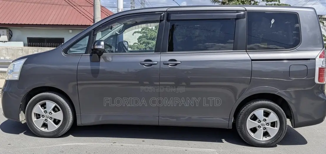Toyota Noah 2008 Gray