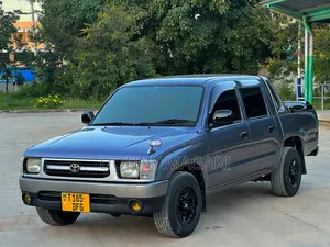 Toyota Hilux 2018 Blue