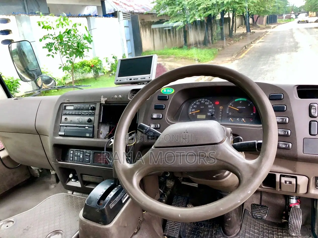 Mitsubishi Fuso Rosa 2001 White