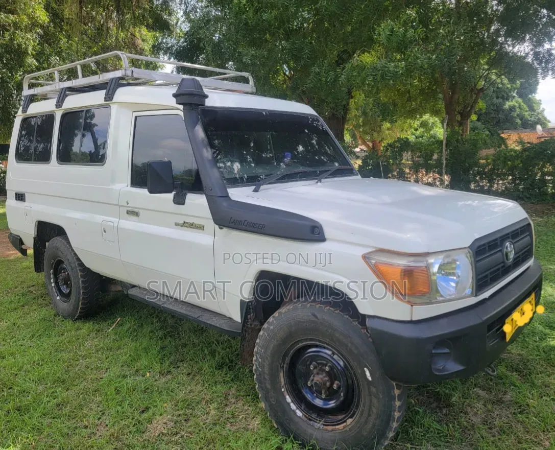Toyota Land Cruiser 2015 White