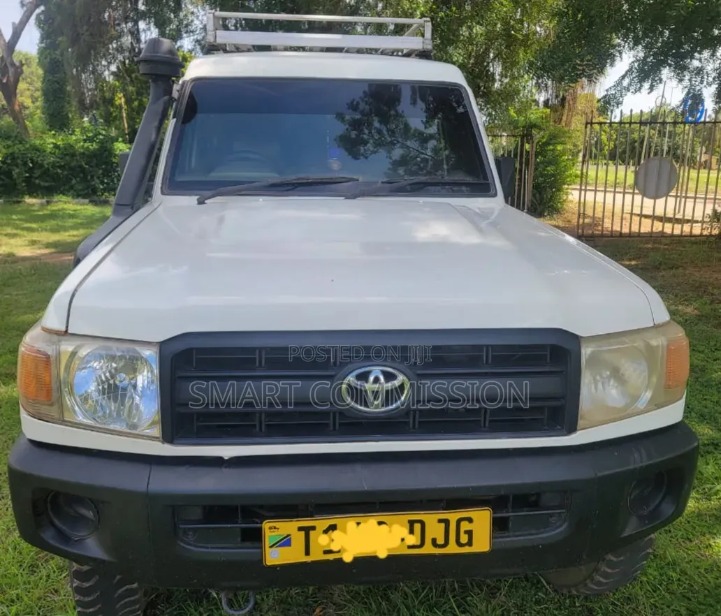 Toyota Land Cruiser 2015 White