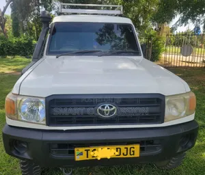 Toyota Land Cruiser 2015 White