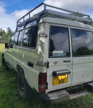 Toyota Land Cruiser 2015 White