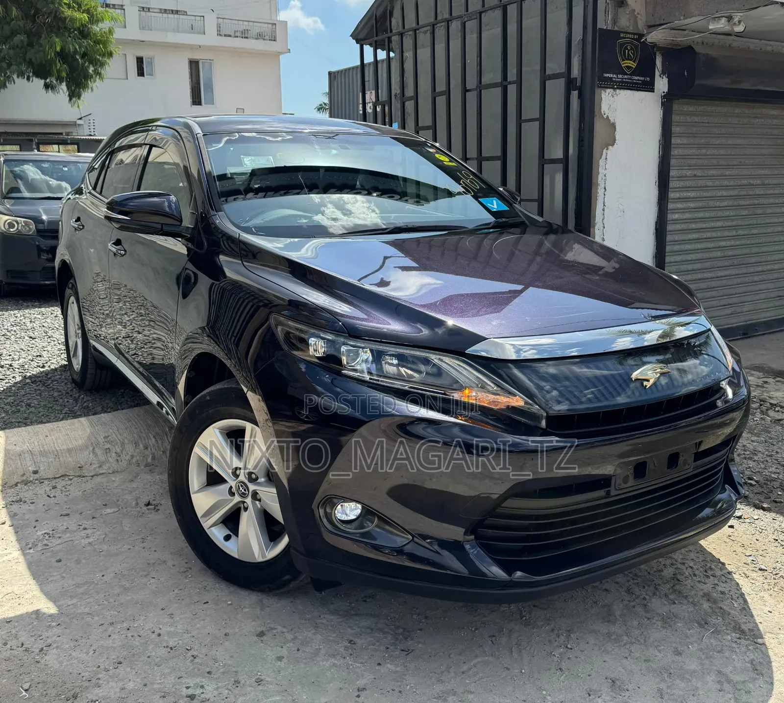 Toyota Harrier 2.0 2016 Maroon