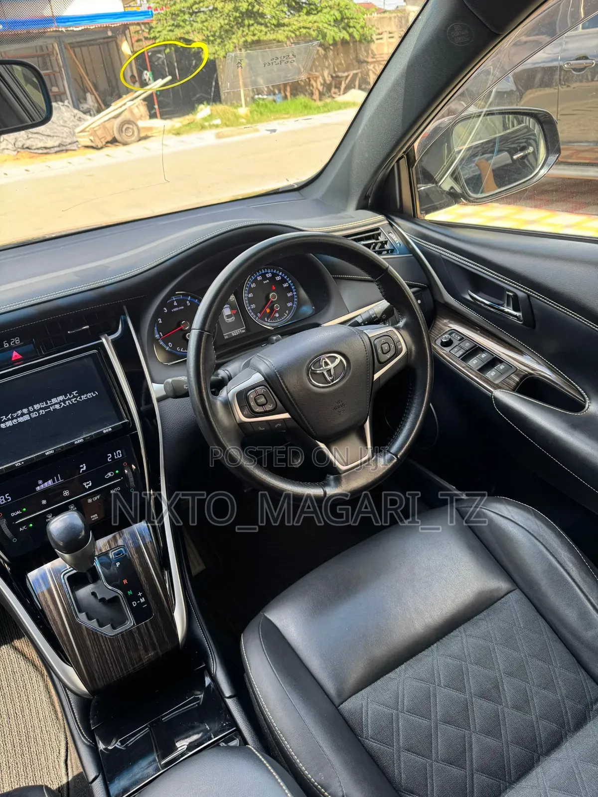 Toyota Harrier 2.0 2016 Maroon
