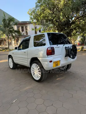 Toyota RAV4 Automatic 2000 White