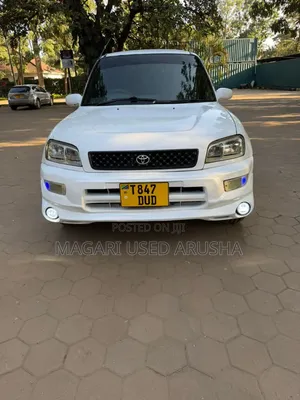 Toyota RAV4 Automatic 2000 White