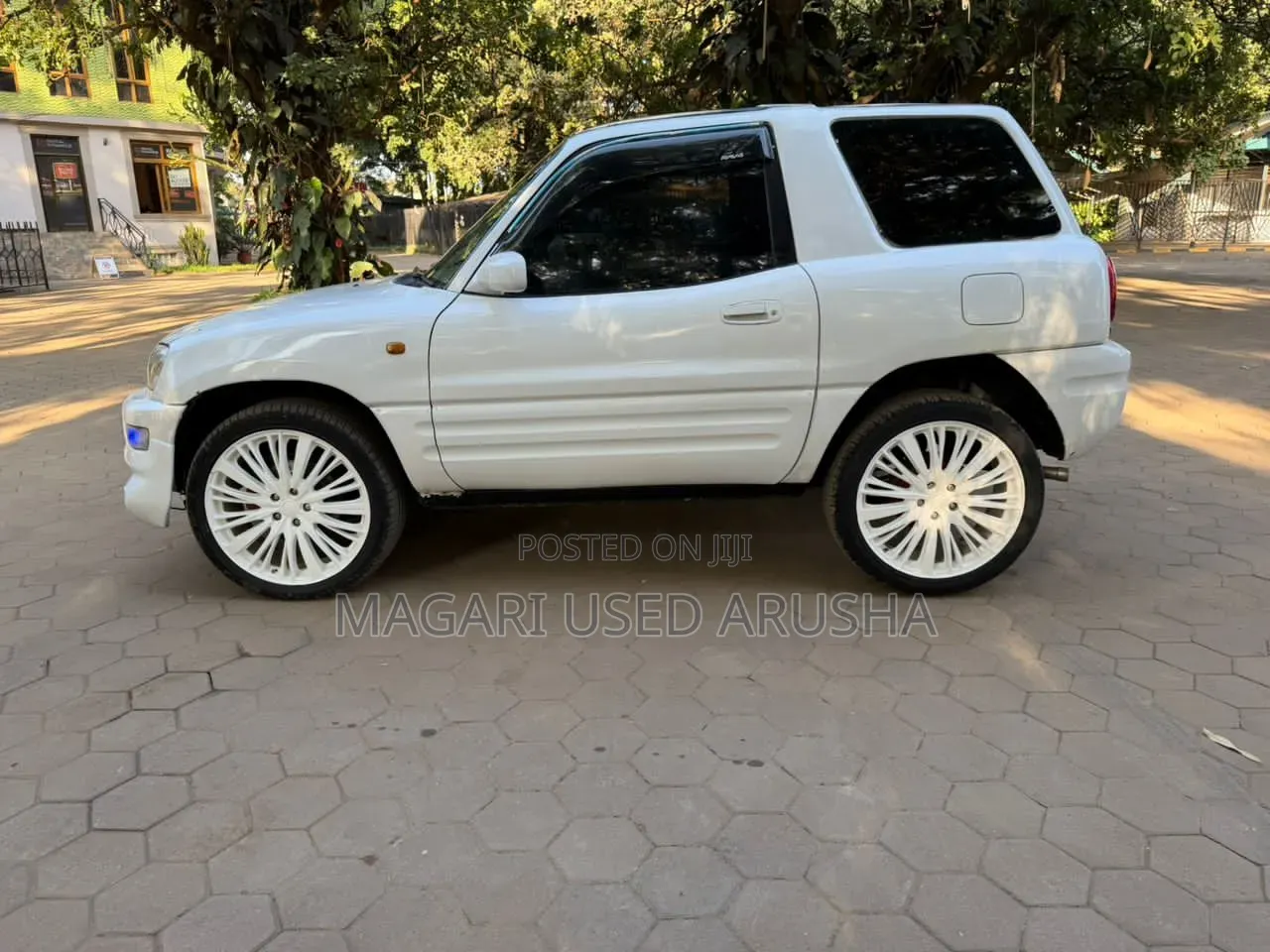 Toyota RAV4 Automatic 2000 White