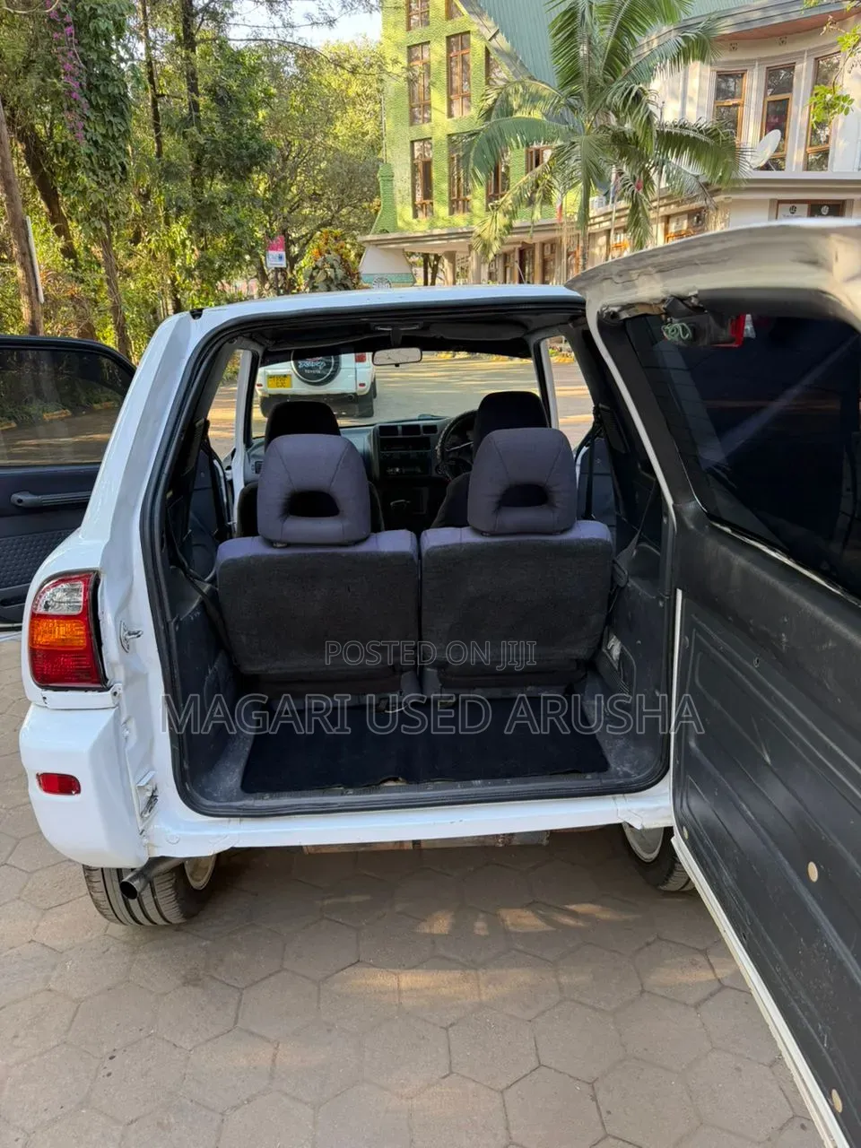 Toyota RAV4 Automatic 2000 White