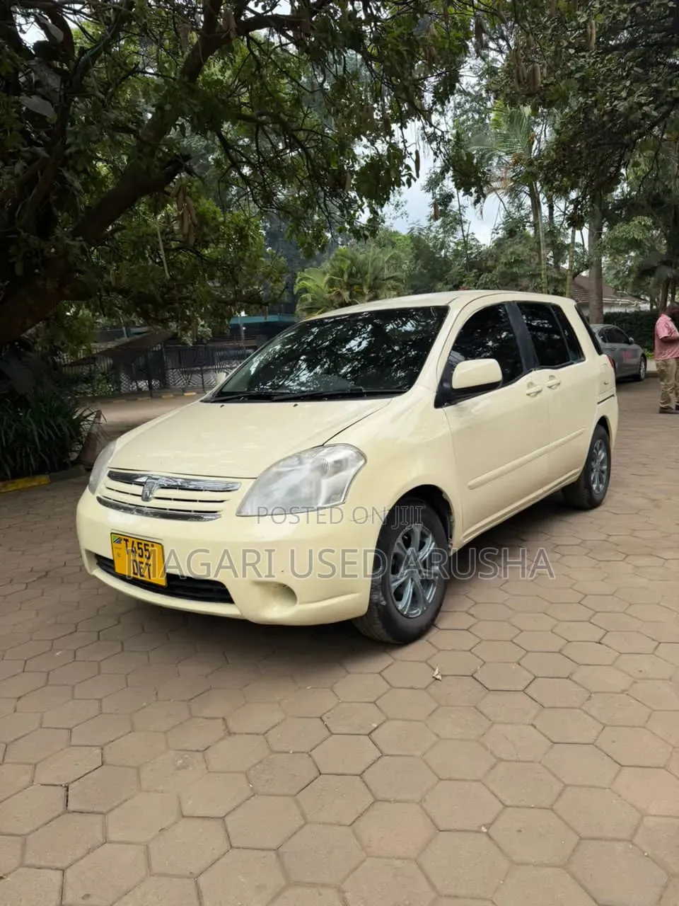 Toyota Raum 2004 Yellow
