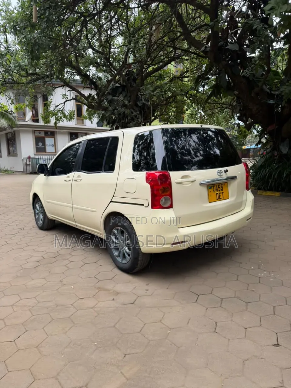 Toyota Raum 2004 Yellow