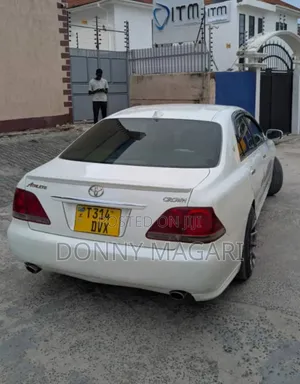 Toyota Crown Royale 2005 White
