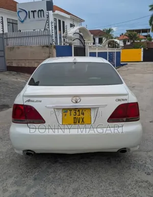 Toyota Crown Royale 2005 White