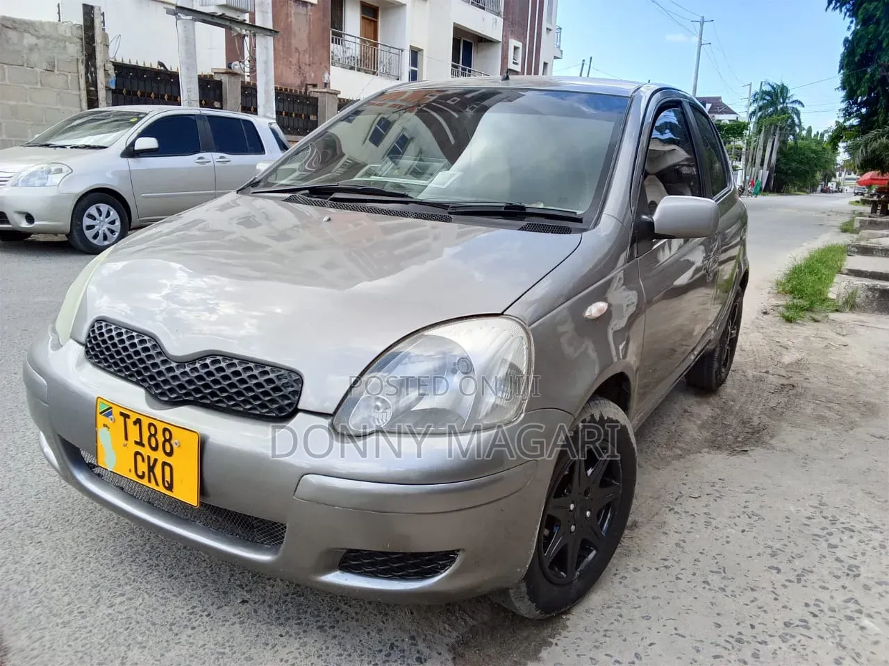 Toyota Vitz 2004 Gray
