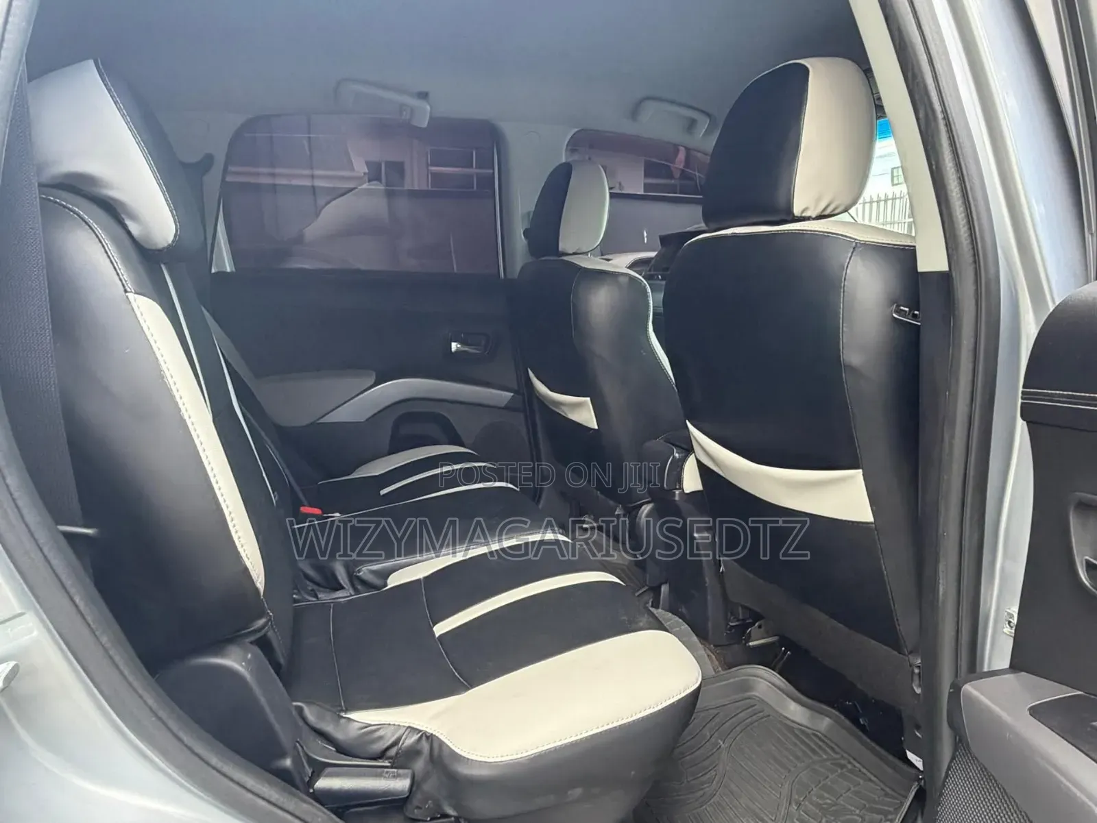 Mitsubishi Outlander 2010 Silver
