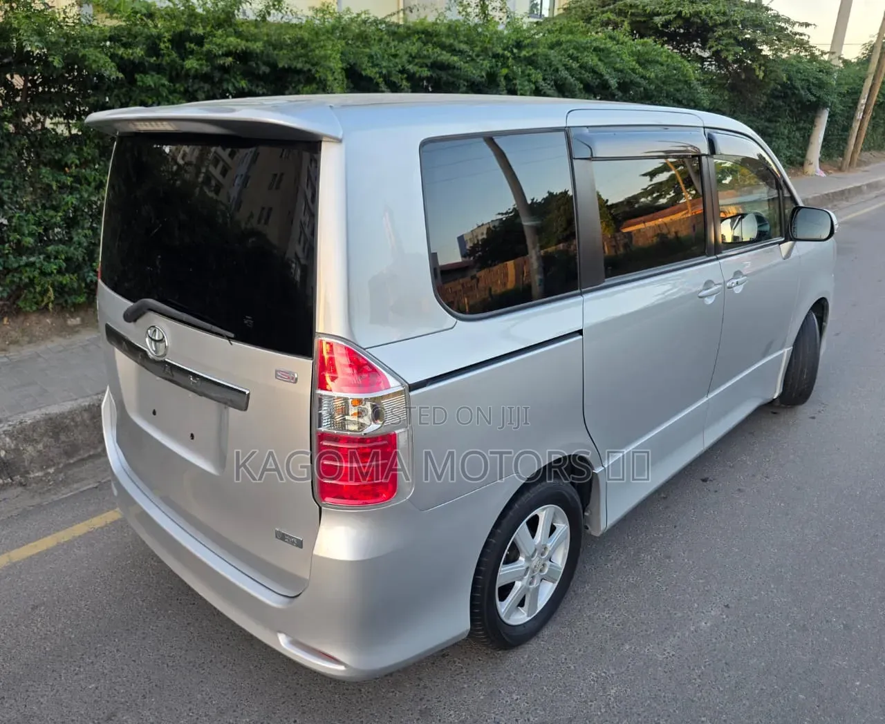 Toyota Noah 2008 Silver