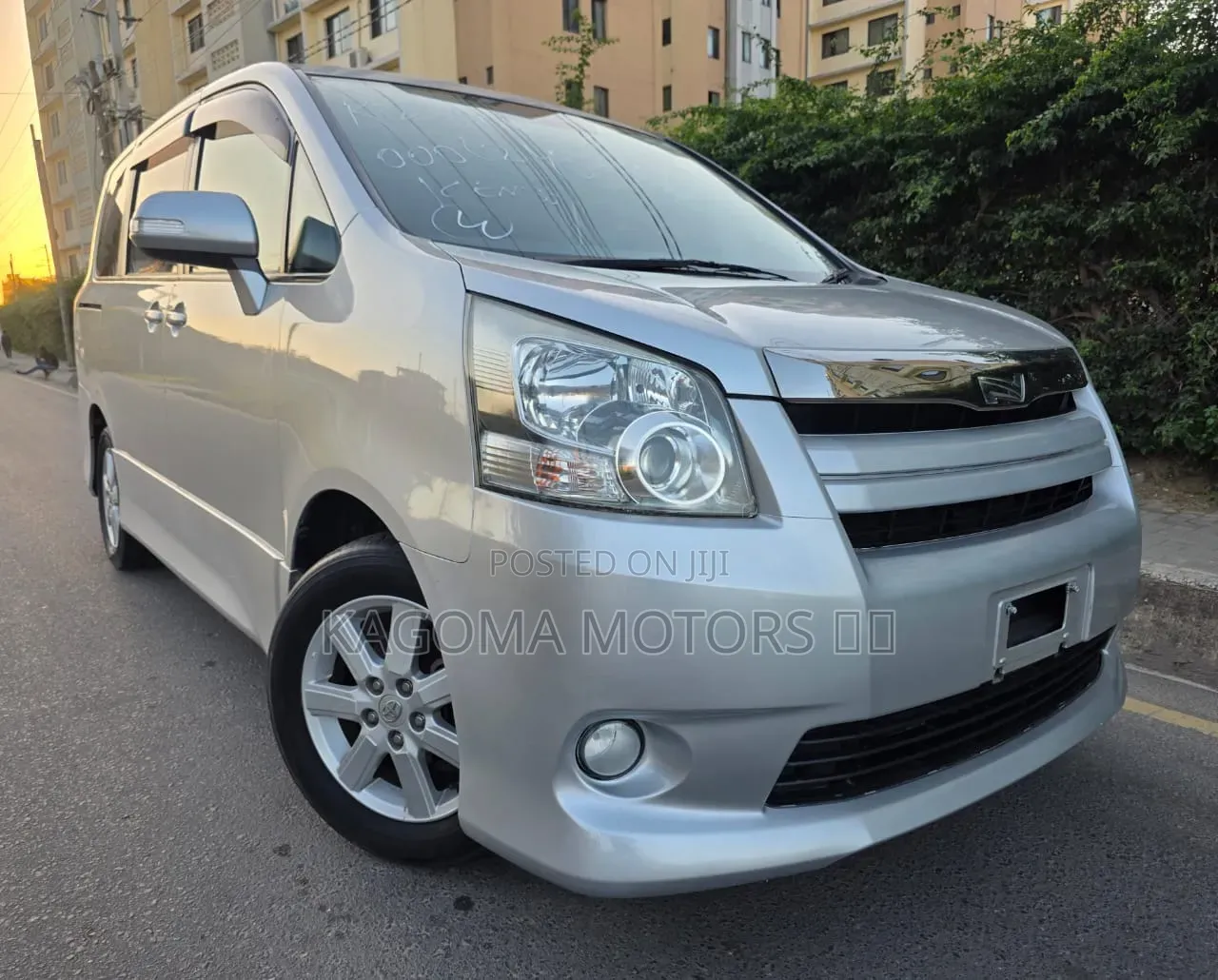 Toyota Noah 2008 Silver